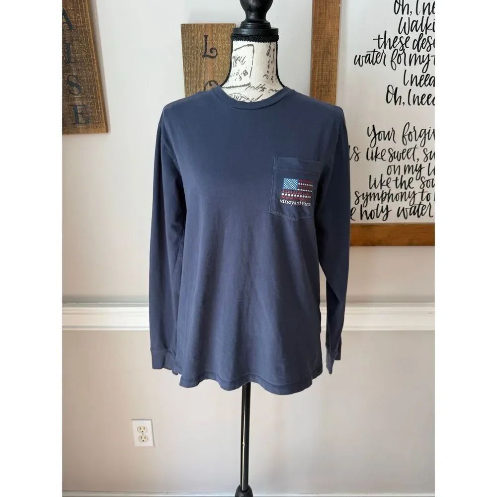 Vineyard VinesโWomen's Long Sleeve USA Flag Logo Graphic T-Shirt Navy Blue XS